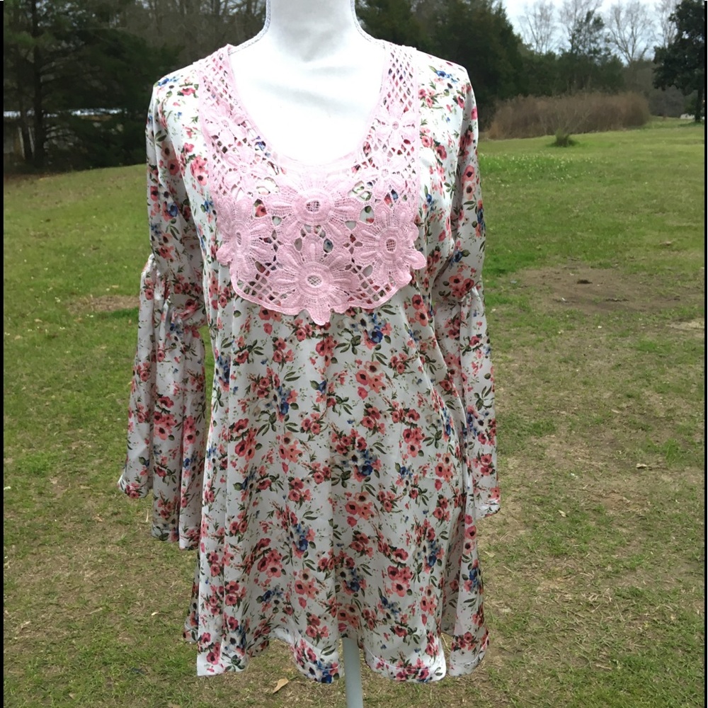 Rodeo Fox Floral & Lace Top Size S/M